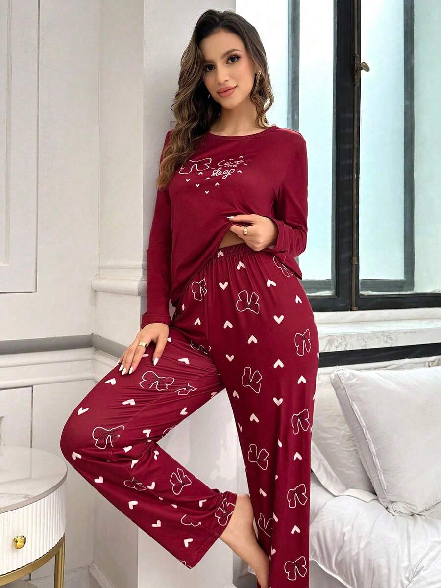 SHEIN طقم بيجامة قطعتين كم طويل بطباعة فيونكة وقلب