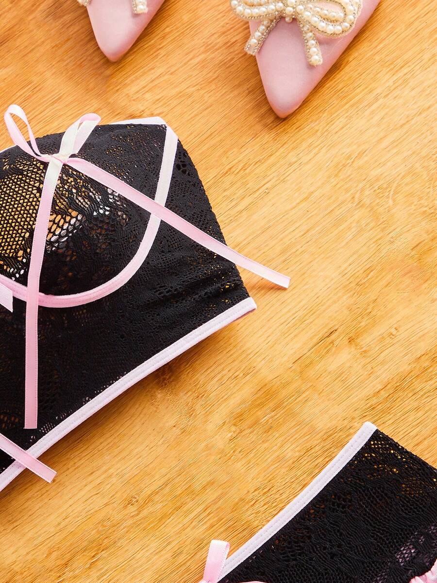 SHEIN FairyFlirt مجموعة ملابس داخلية مثيرة بفيونكة وتريم متباين
