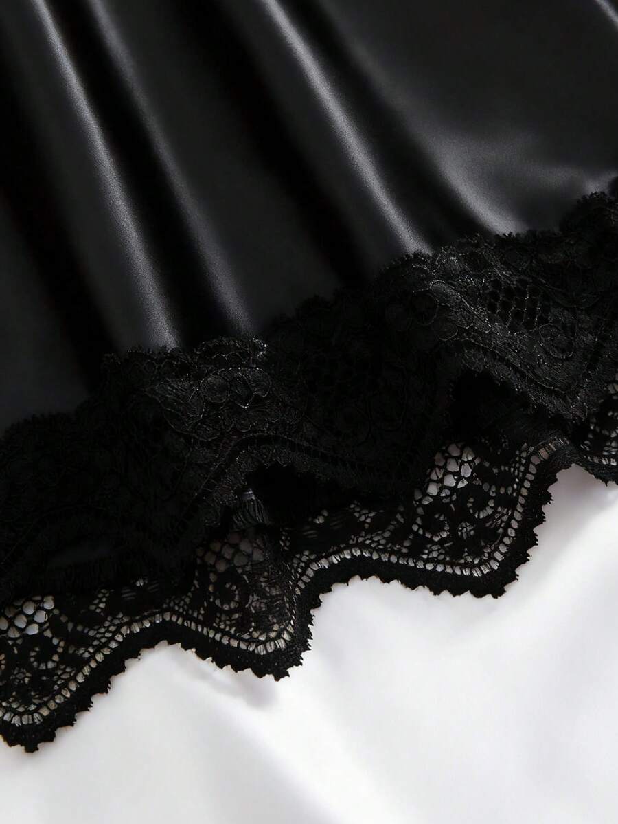 SHEIN فستان نوم ساتان مزين بالدانتيل بأربطة قابلة للتعديل