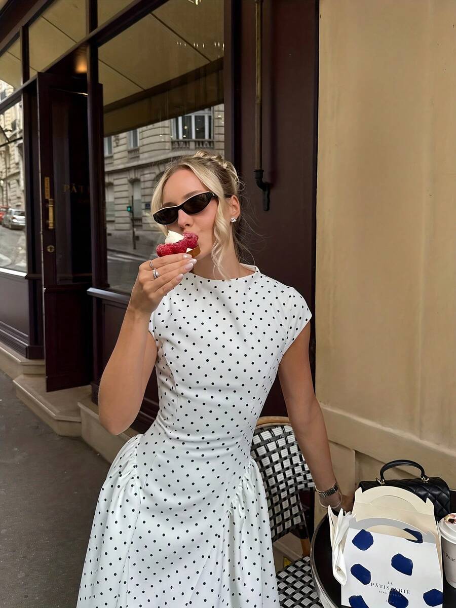 SHEIN فستان كاجوال أبيض فضفاض مطبوع بتصميم رقعي خفيف