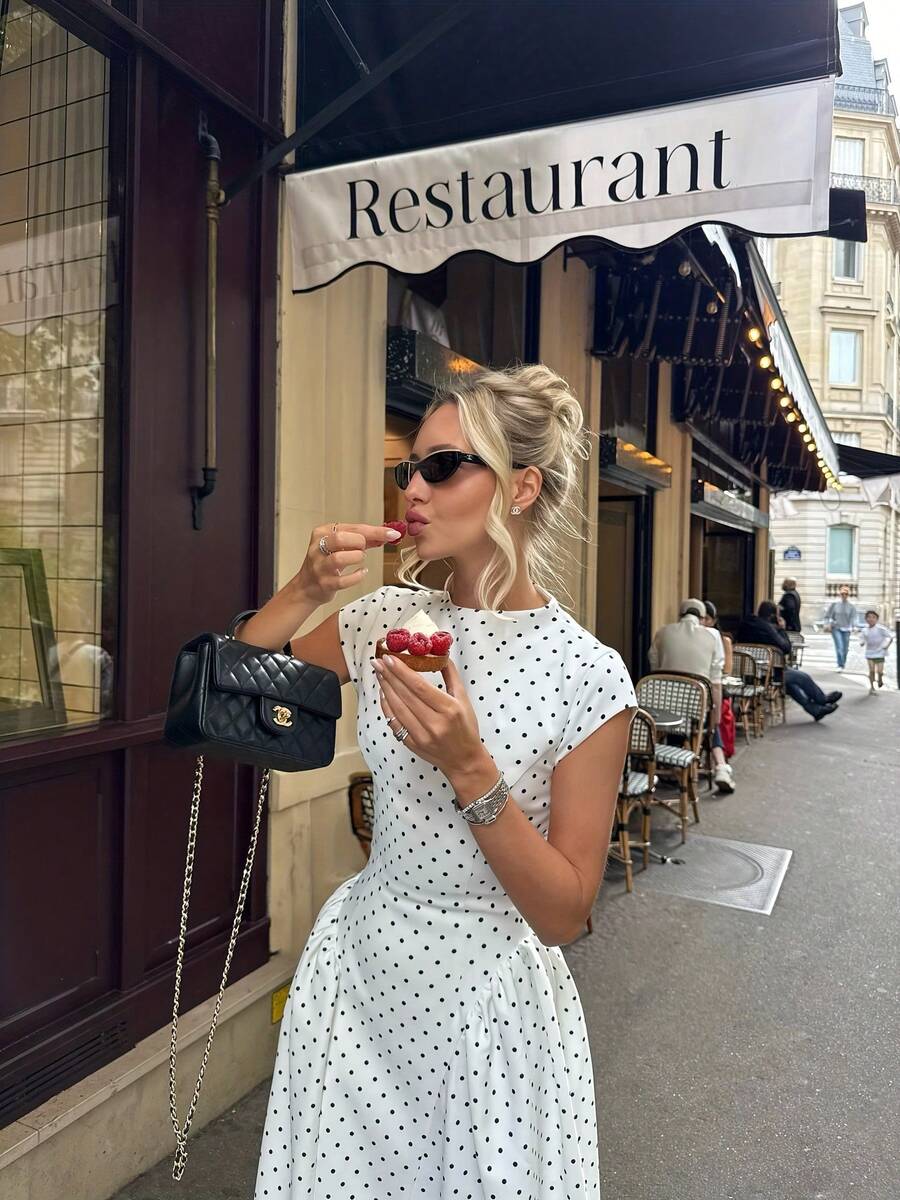 SHEIN فستان كاجوال أبيض فضفاض مطبوع بتصميم رقعي خفيف