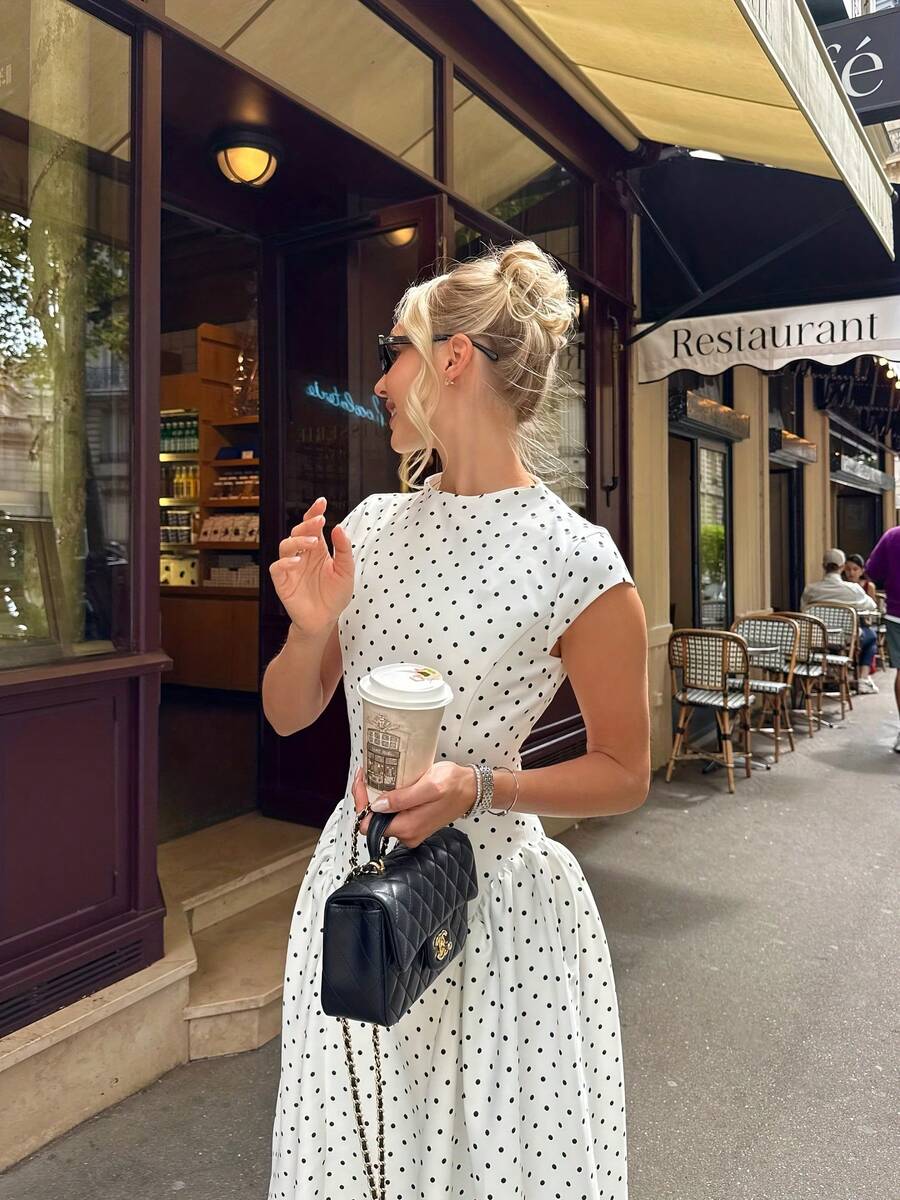 SHEIN فستان كاجوال أبيض فضفاض مطبوع بتصميم رقعي خفيف
