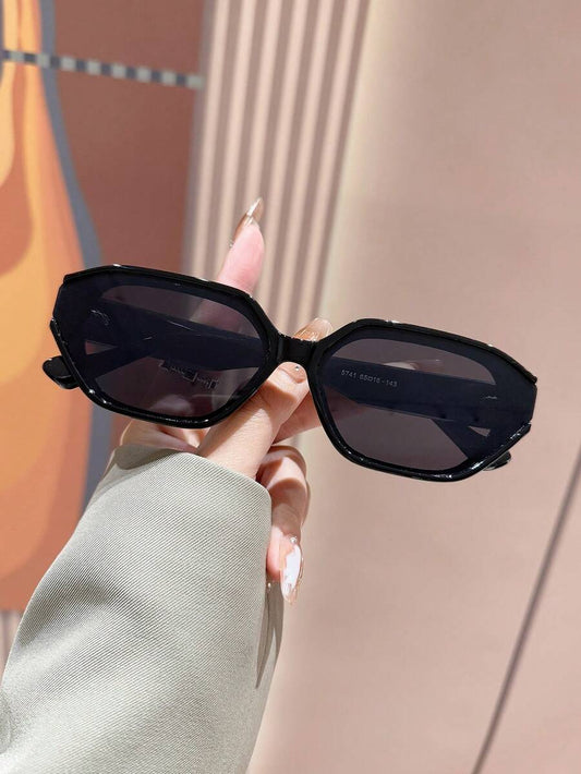 SHEIN نظارة شمس مربعة كلاسيكية بإطار أسود