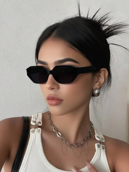 SHEIN نظارة شمس مربعة كلاسيكية بإطار أسود