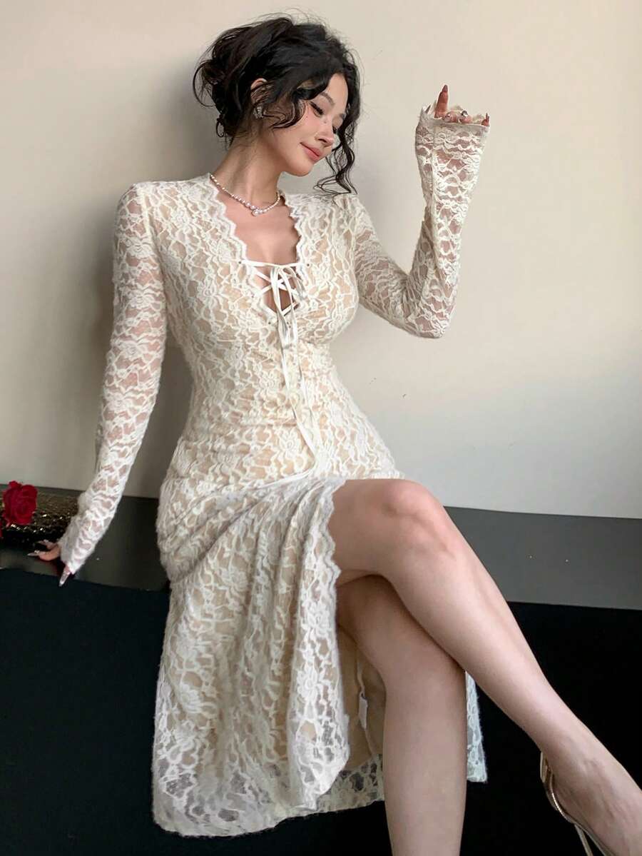 SHEIN Wynsel فستان دانتيل مفرغ بشق عالي وخصر مضبوط وحبل رباط بلون بيج