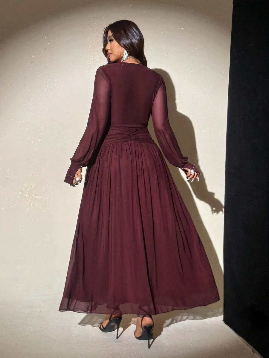 SHEIN Viva Relle فستان بني طويل مطوي بياقة عميقة