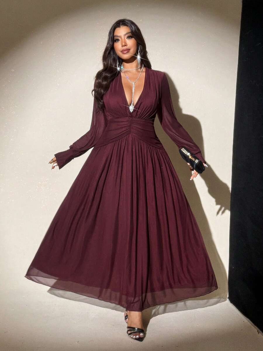 SHEIN Viva Relle فستان بني طويل مطوي بياقة عميقة