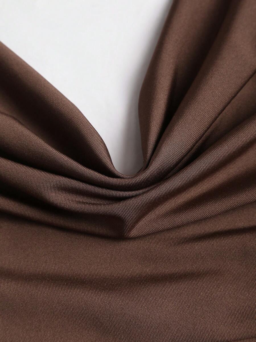 SHEIN Sweetra فستان طويل بظهر مكشوف وربطة عنق وسلسلة زخرفية