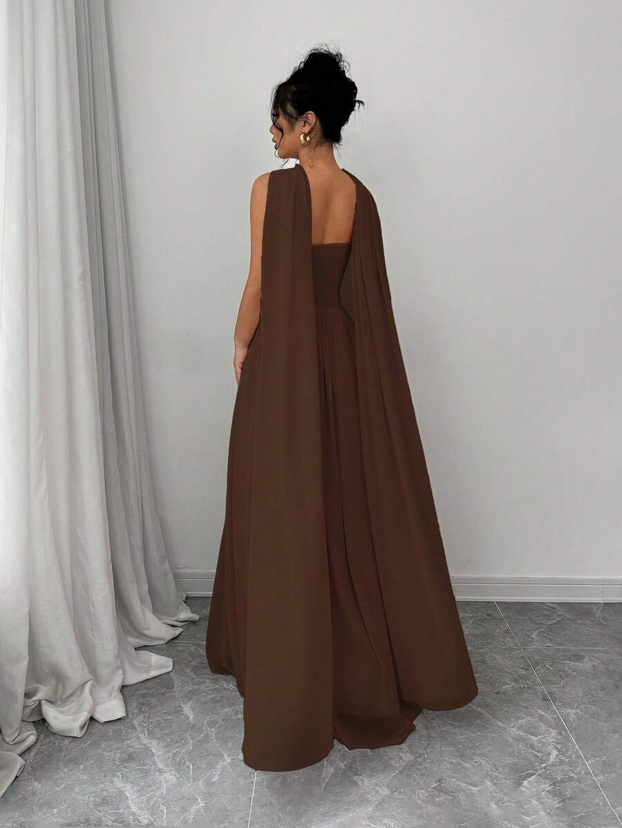 SHEIN Elenzga فستان ماكسي بدون أكمام بتفاصيل منقوشة وكتف مكشوف