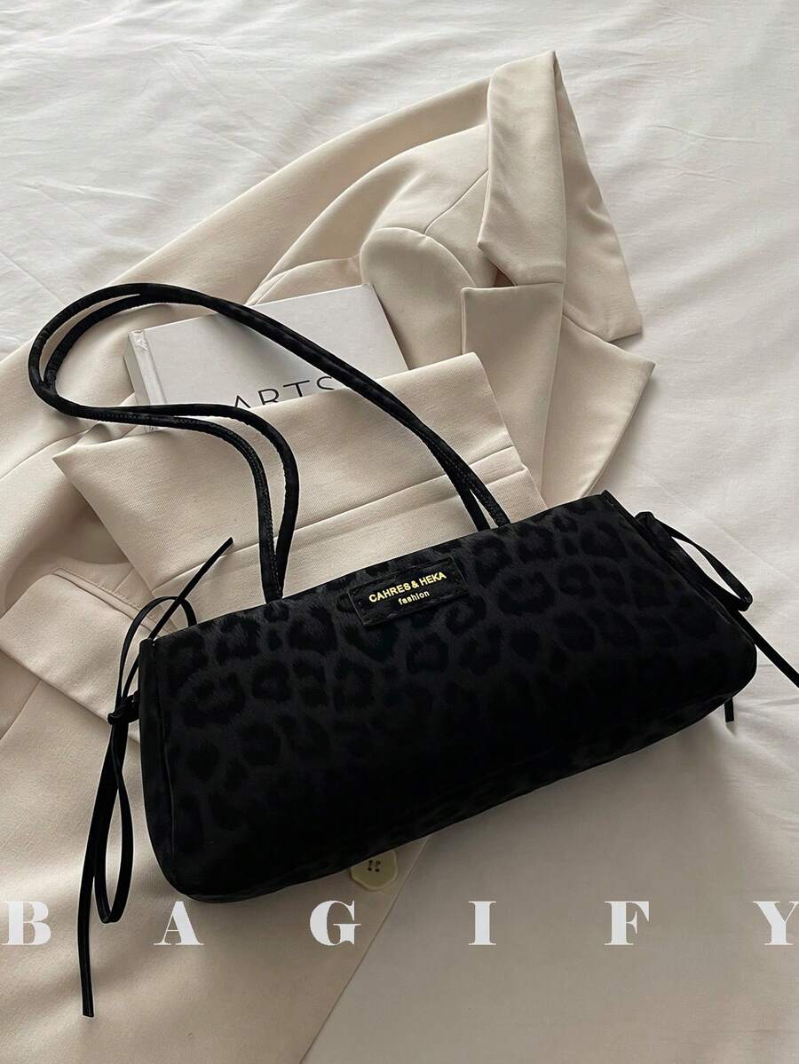 SHEIN حقيبة سوداء بطبعة نمر عصرية