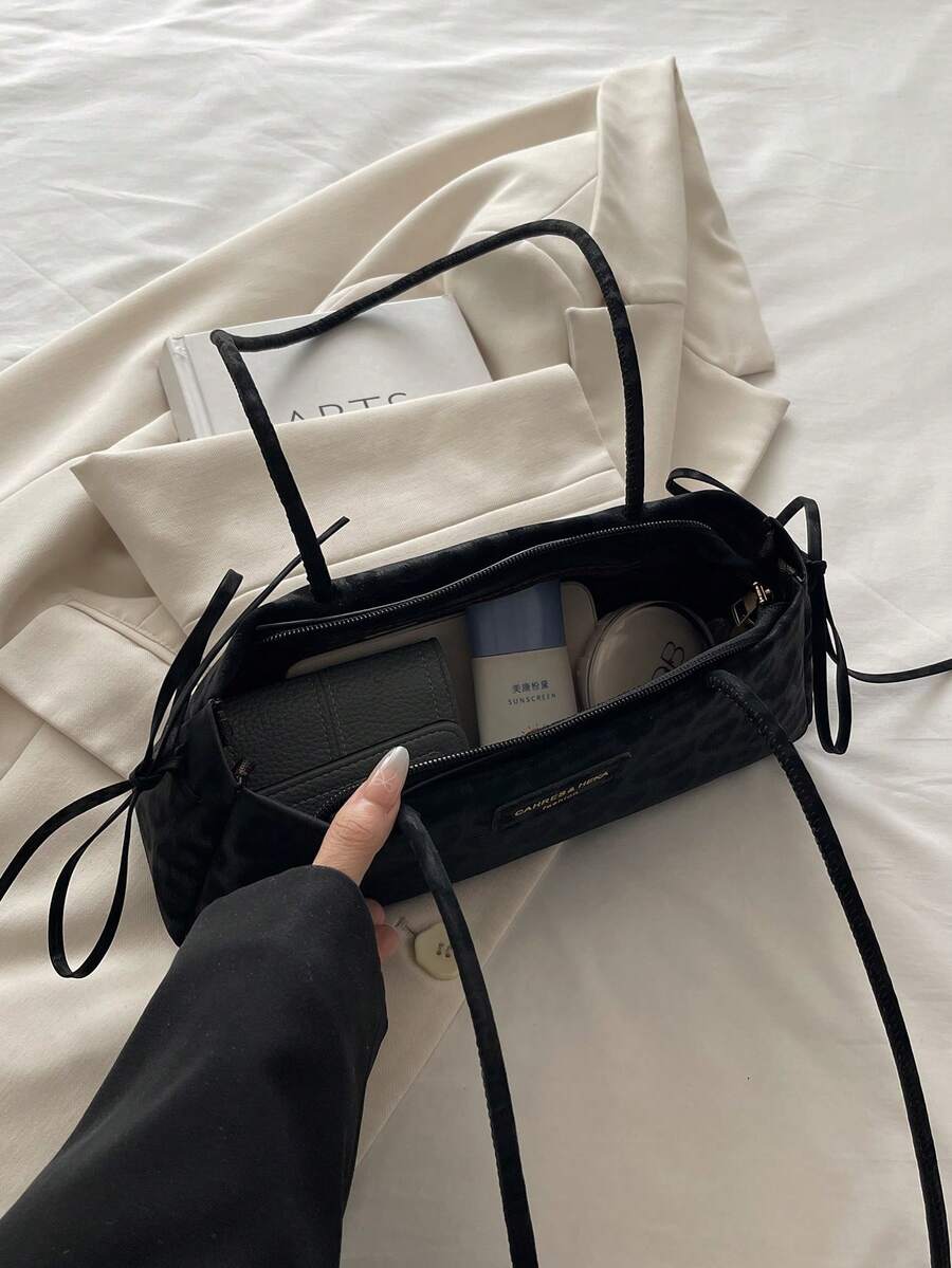 SHEIN حقيبة سوداء بطبعة نمر عصرية