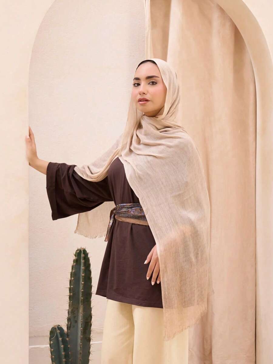 SHEIN حجاب نسائي طويل وخفيف بملمس ناعم ولون بيج