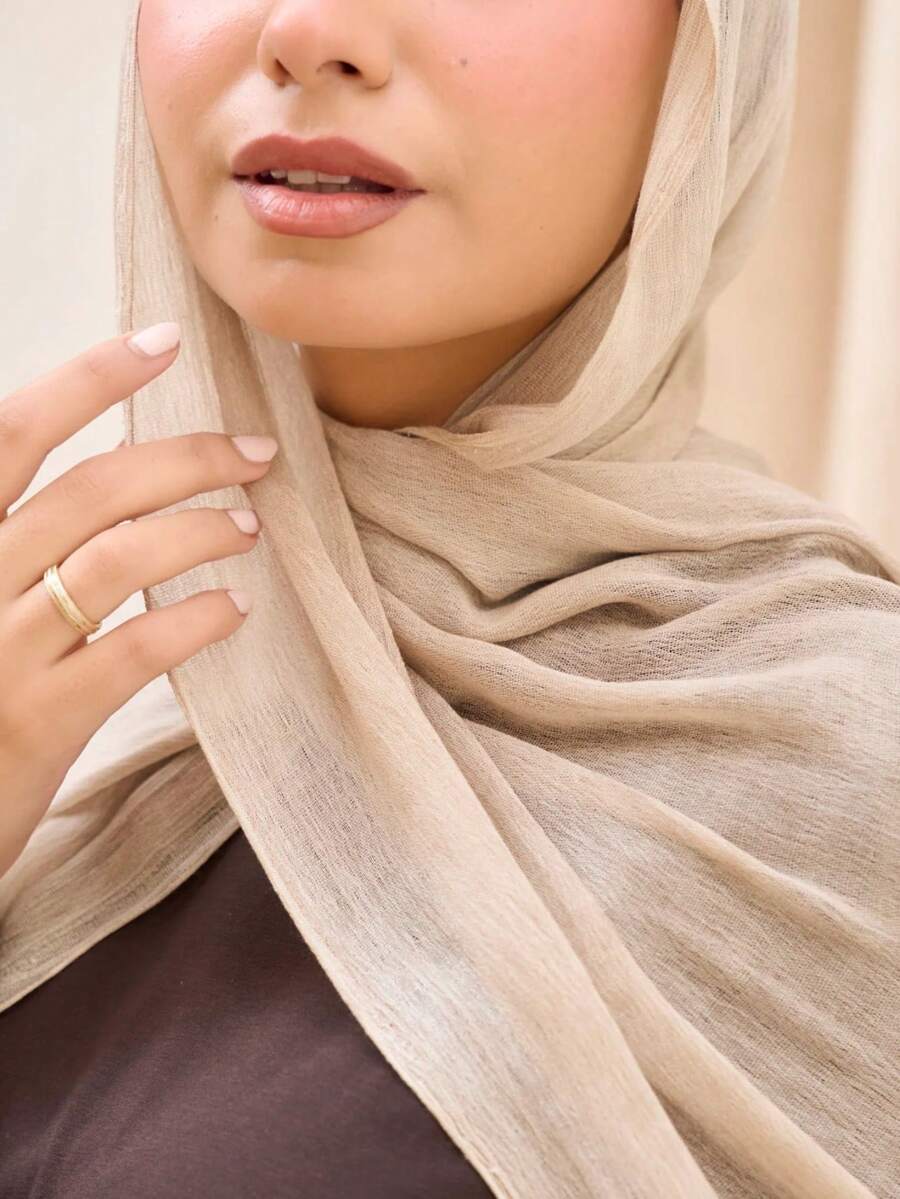 SHEIN حجاب نسائي طويل وخفيف بملمس ناعم ولون بيج