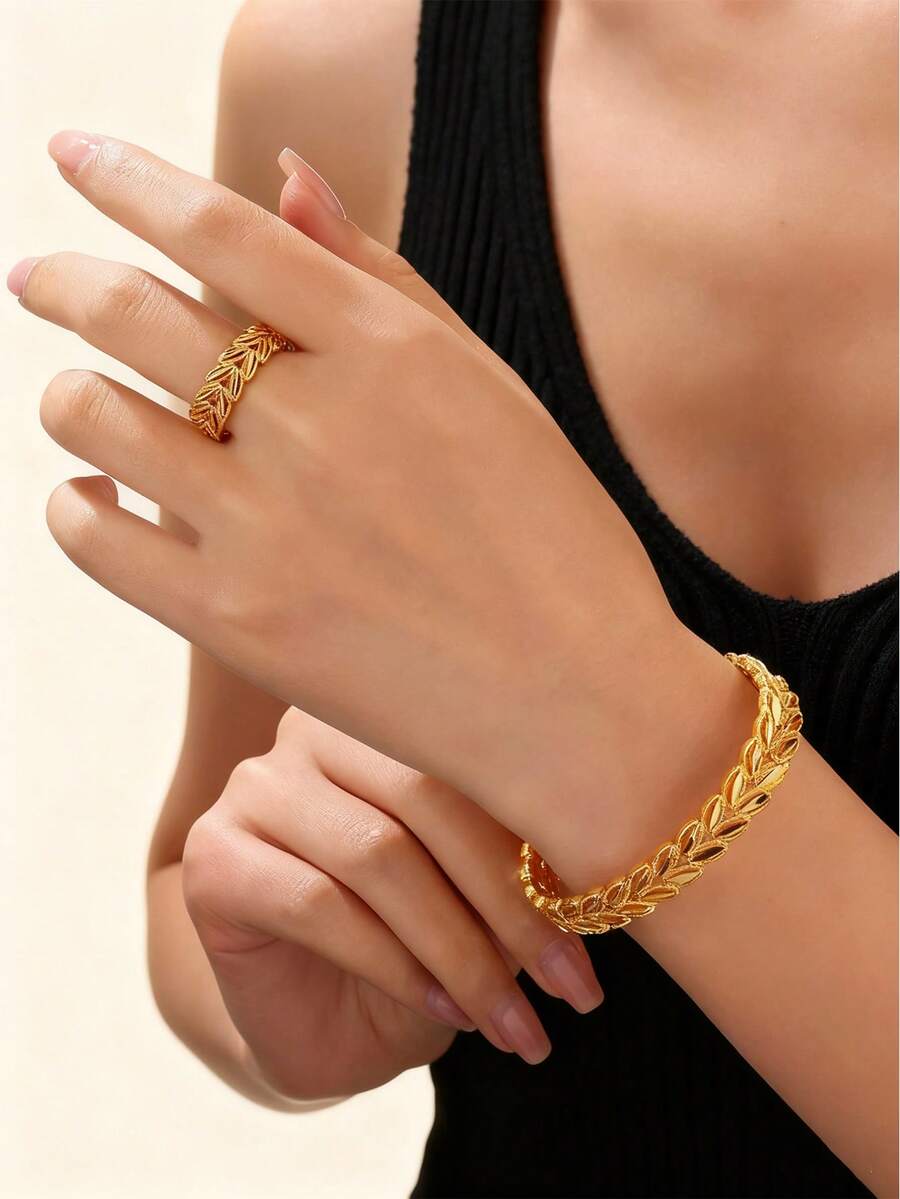 SHEIN إسورة وخاتم مفتوح بتصميم مجوف أنيق