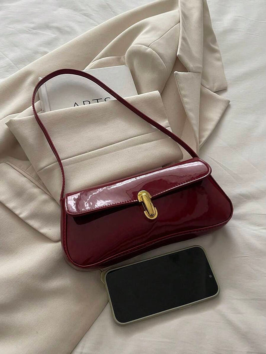 SHEIN حقيبة كتف نسائية من جلد لامع بغطاء قفل معدني
