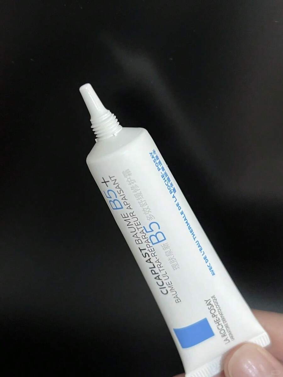 La Roche-Posay بلسم مرطب علاجي 15 مل للبشرة الجافة والحساسة