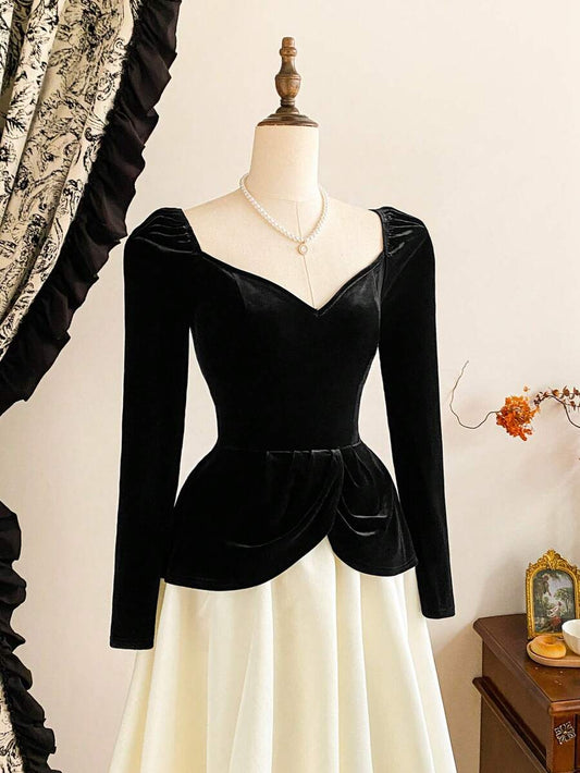 SHEIN Vintamour فستان أبيض وأسود ساتان وقطيفة بتصميم قلب وزهور