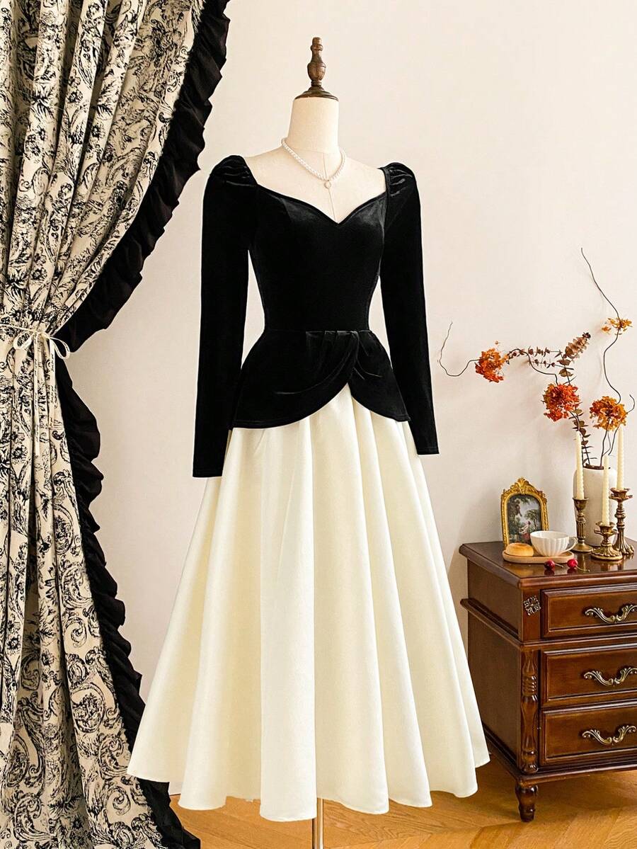 SHEIN Vintamour فستان أبيض وأسود ساتان وقطيفة بتصميم قلب وزهور