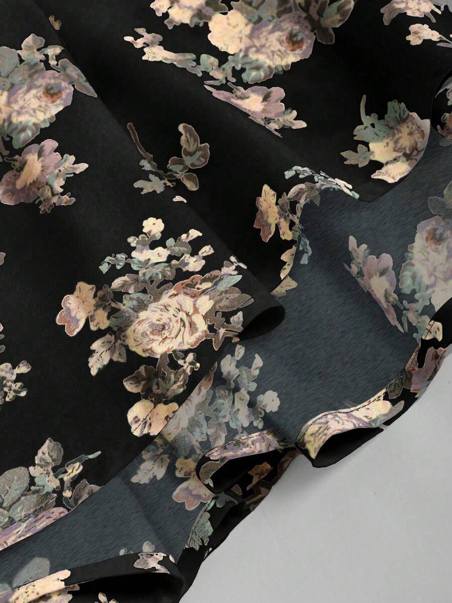 SHEIN Sweetra فستان قصير بطبعة زهور بحزام خصر وحمالات
