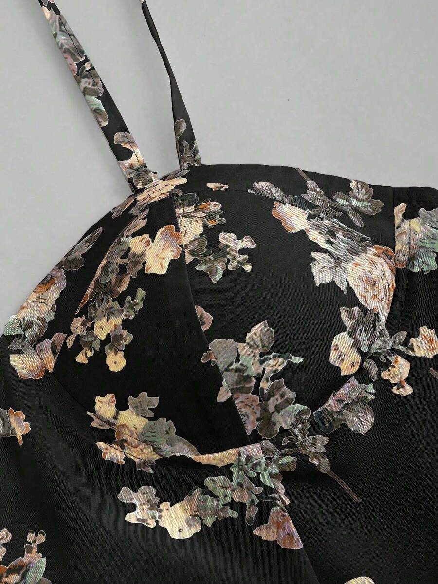 SHEIN Sweetra فستان قصير بطبعة زهور بحزام خصر وحمالات