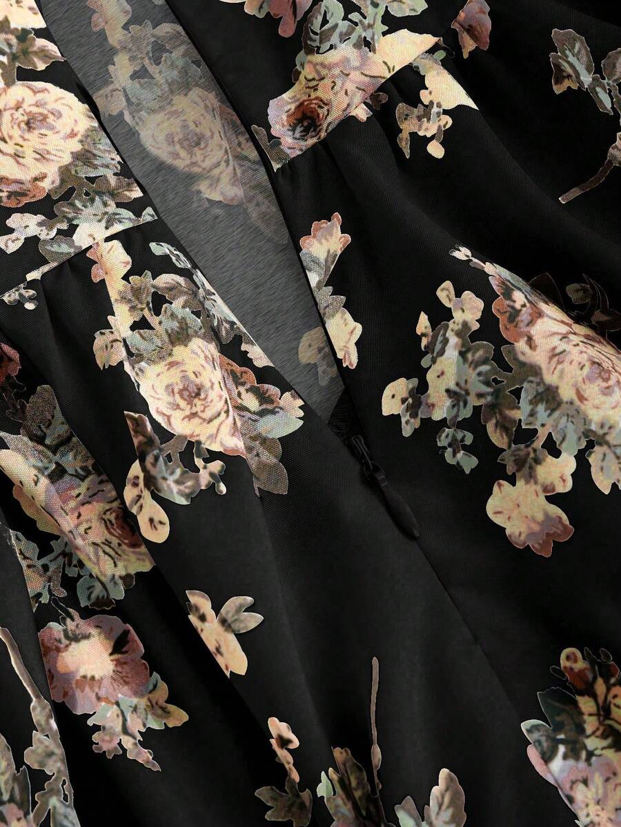 SHEIN Sweetra فستان قصير بطبعة زهور بحزام خصر وحمالات