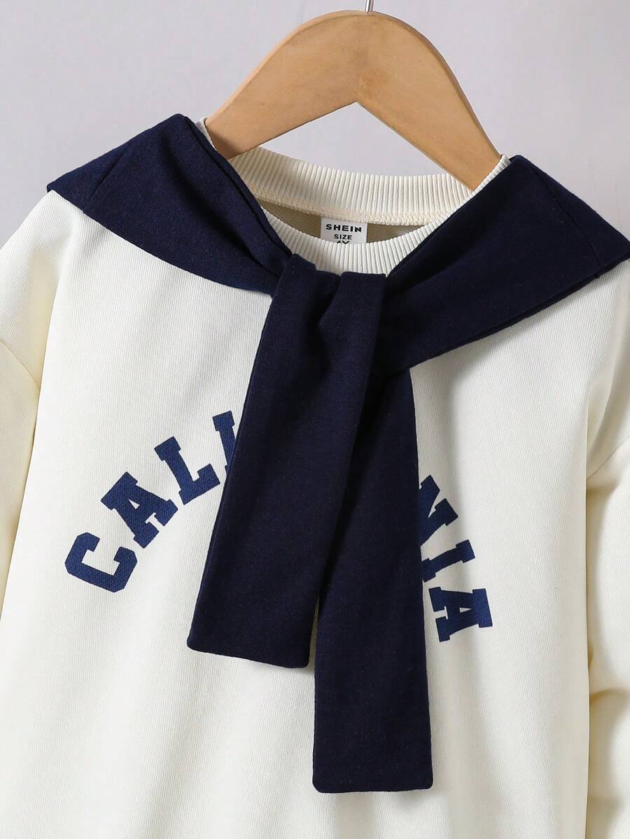 SHEIN Genkimix Kids طقم أولاد قطعتين بلوزة كرو وبنطلون جوجر مع وشاح