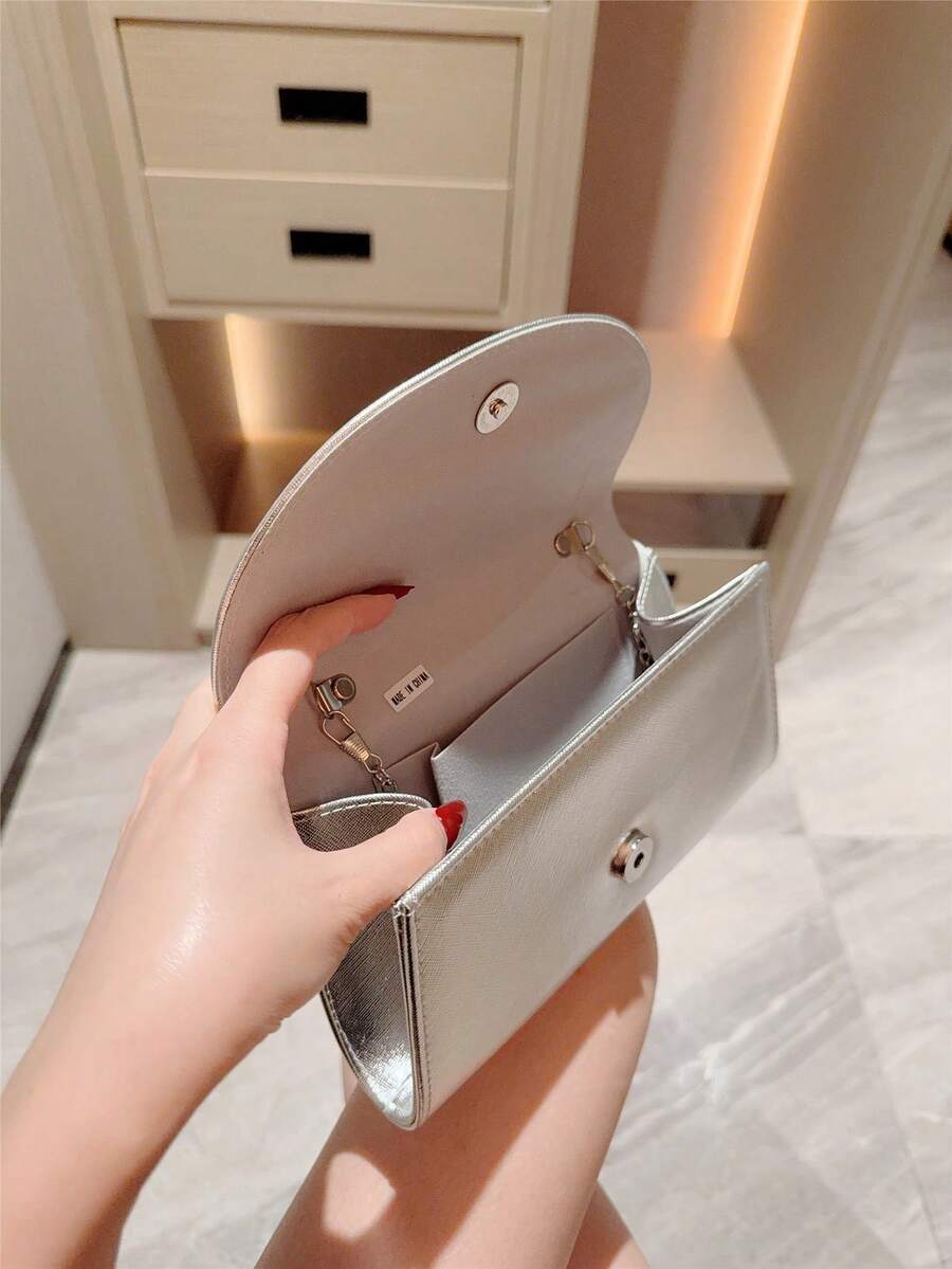 SHEIN حقيبة صغيرة أنيقة مزينة بشريط معدني لامع مع سلسلة