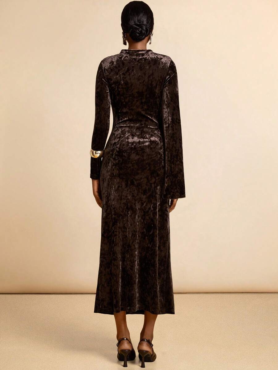 SHEIN Veneréa فستان مخمل بياقة عالية وأكمام دولمان غير متماثلة