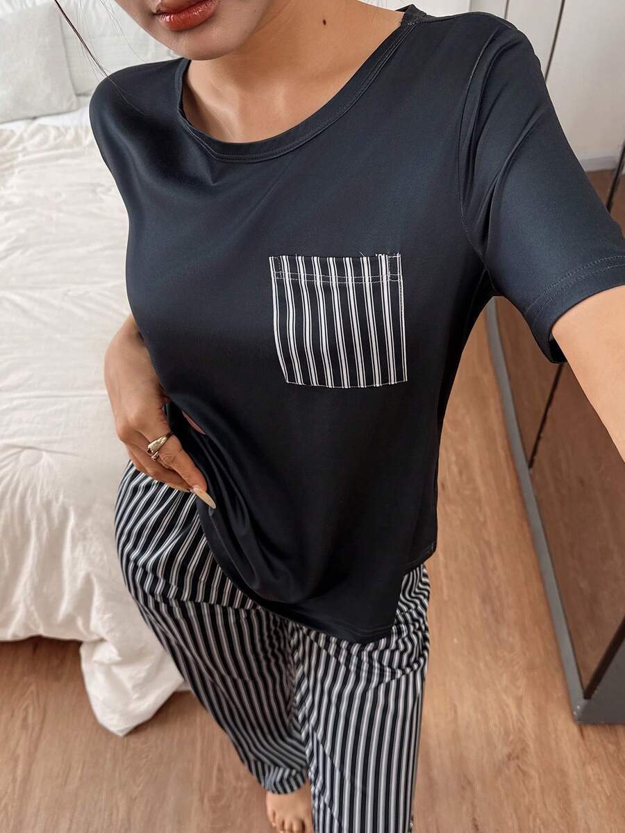 SHEIN طقم بيجامة مخططة أسود وأبيض بأكمام قصيرة وجيوب