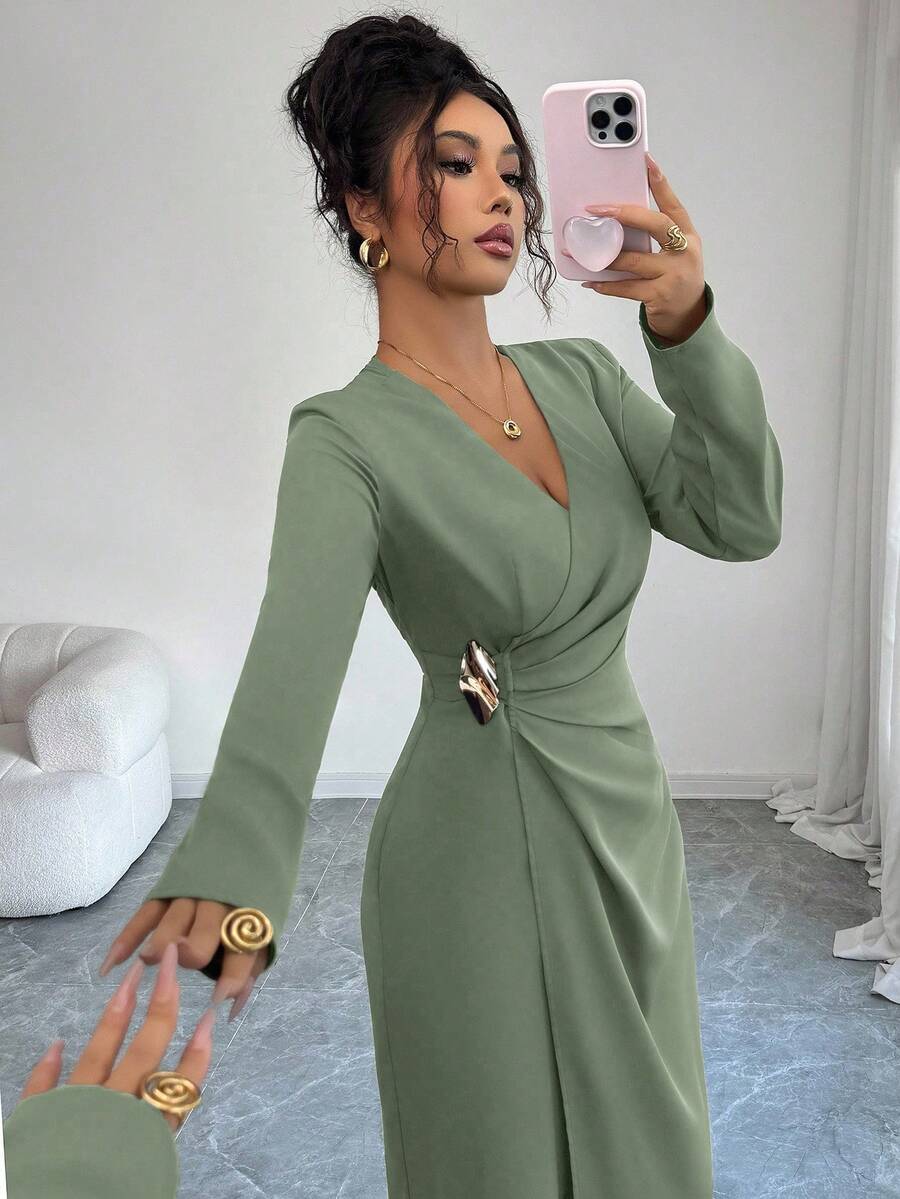 SHEIN Elenzga فستان اخضر بتصميم متقاطع وأكمام طويلة وشق