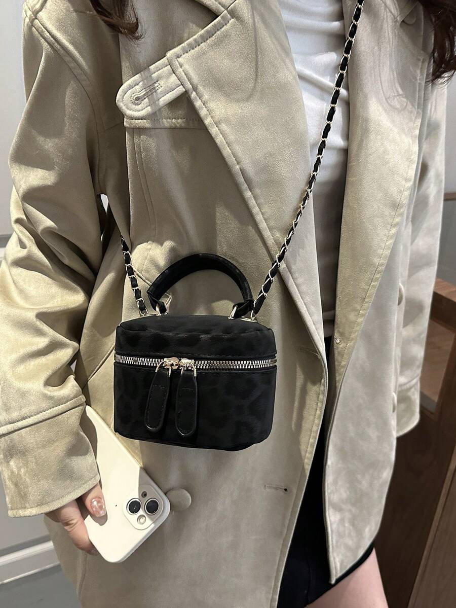 SHEIN حقيبة يد صغيرة مبطنة بطبعة نمر
