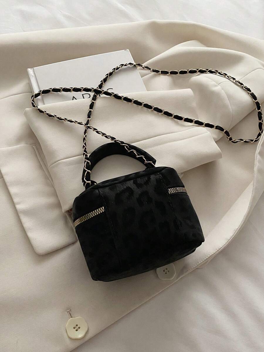 SHEIN حقيبة يد صغيرة مبطنة بطبعة نمر