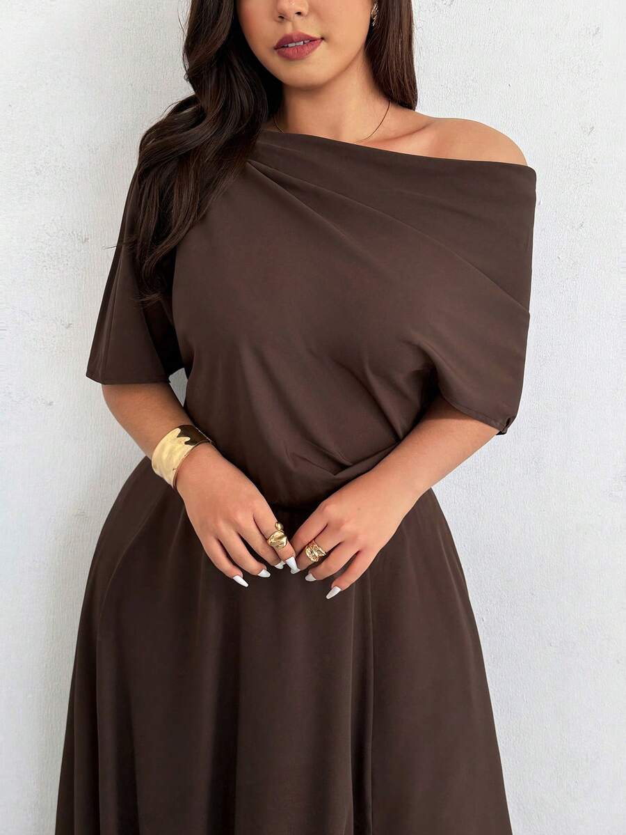 SHEIN Firerie فستان للمقاسات كبيرة برقبة غير متماثلة وخصر مربوط