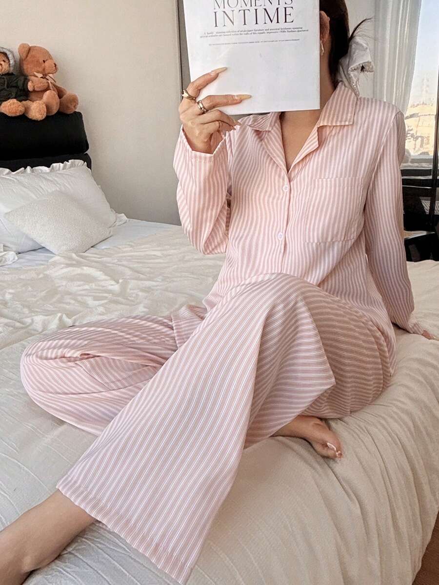 SHEIN Dream Adore بيجامة كاجوال مطبوعة بخطوط بياقة واسعة