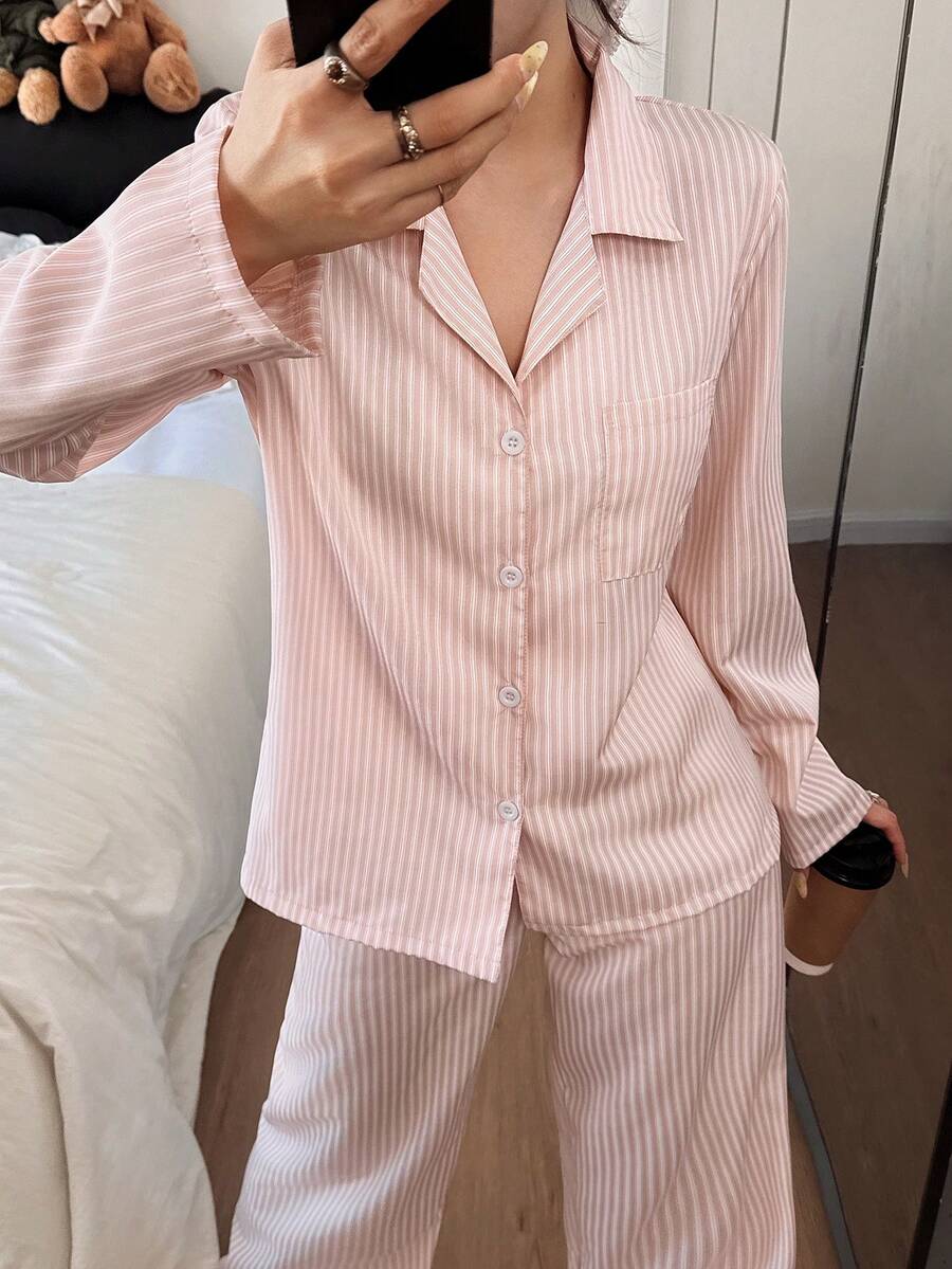 SHEIN Dream Adore بيجامة كاجوال مطبوعة بخطوط بياقة واسعة