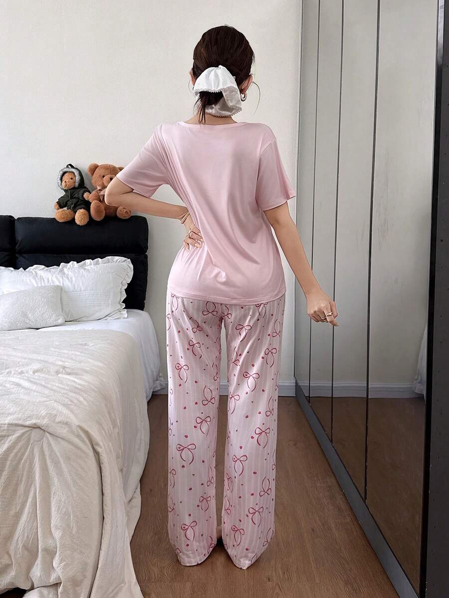 SHEIN بيجامة من بلوزة بكم قصير وبنطلون مطبوع بفيونكة