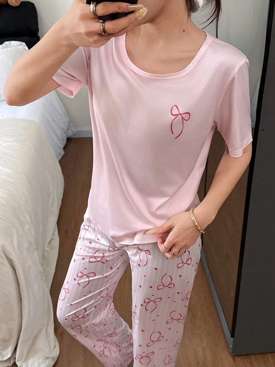 SHEIN بيجامة من بلوزة بكم قصير وبنطلون مطبوع بفيونكة