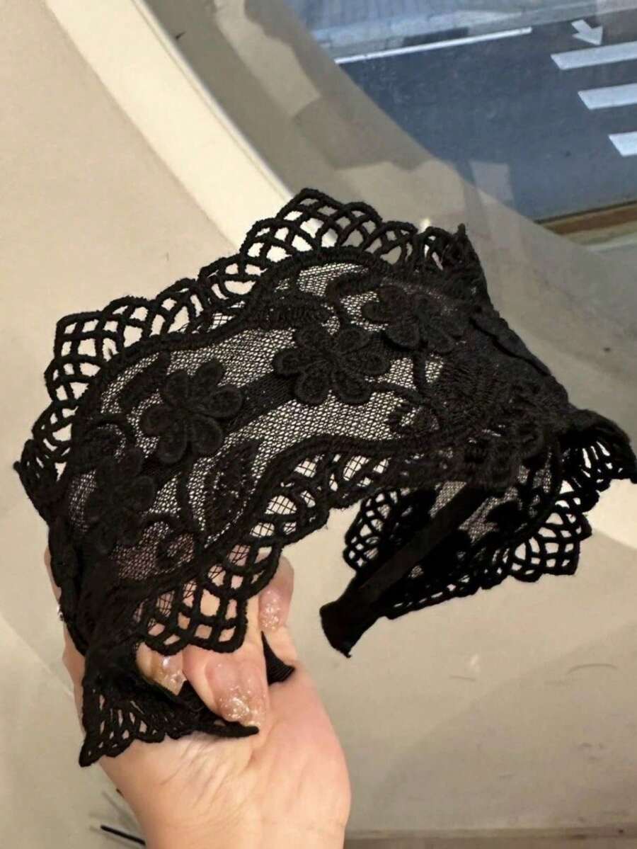 SHEIN عصابة رأس قطعتين من الدانتيل مزخرفة بالزهور باللونين الأسود والأبيض