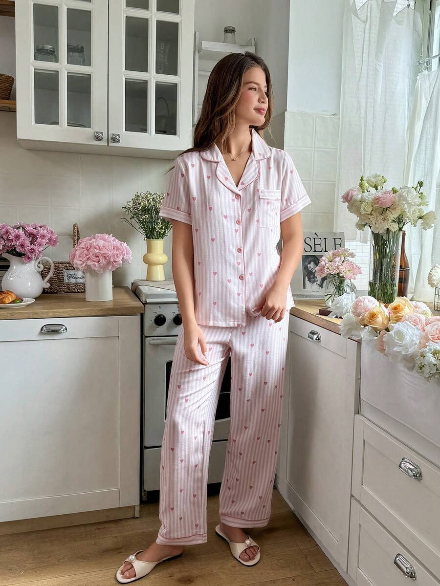 SHEIN Snug Reverie بيجامة قصيرة الأكمام بياقة مخططة على شكل قلب وردي