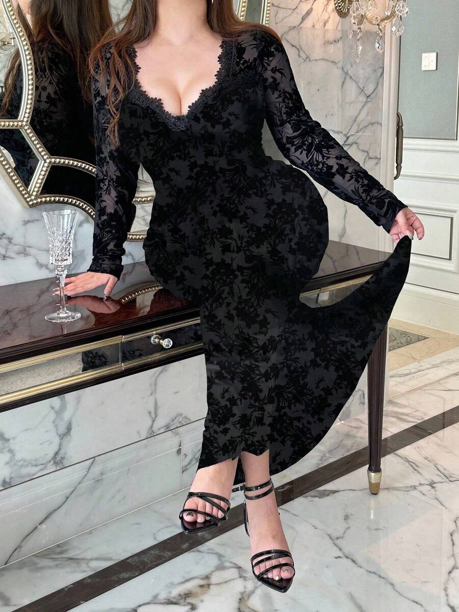 SHEIN Vibekara فستان أسود ضيق طويل الأكمام بنقشة مخملية