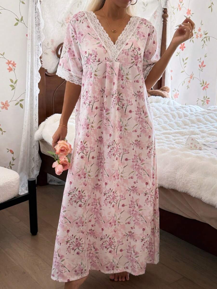 SHEIN CottageSlumber فستان نوم رومانسي بطبعة زهور بتصميم من الدانتيل