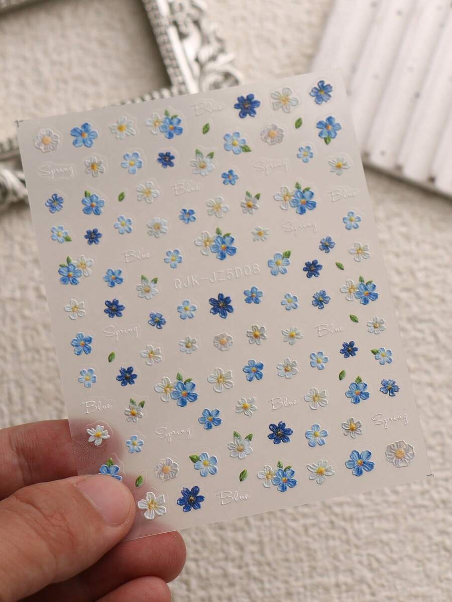 SHEIN ورقتان من ملصقات فن الأظافر مزخرفة بزهور صغيرة