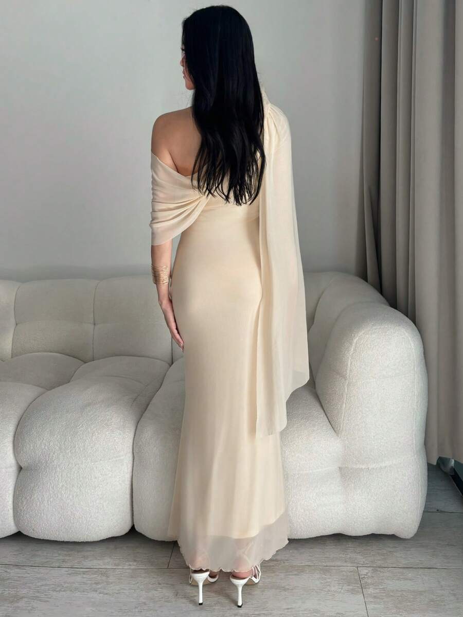 SHEIN Modelyn فستان أحادي اللون علي شكل ذيل سمكة