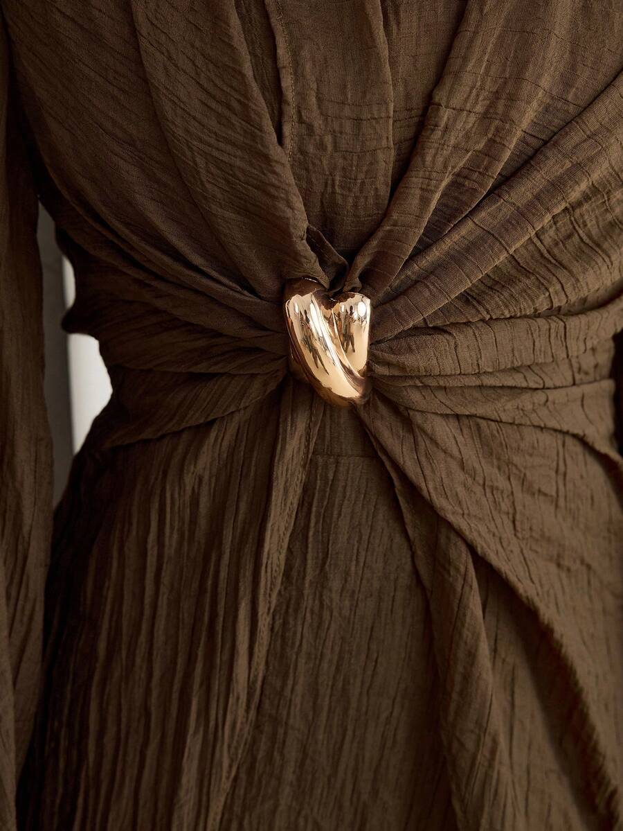 SHEIN Veilorie فستان بني مطوي الخصر مزين بإبزيم معدني
