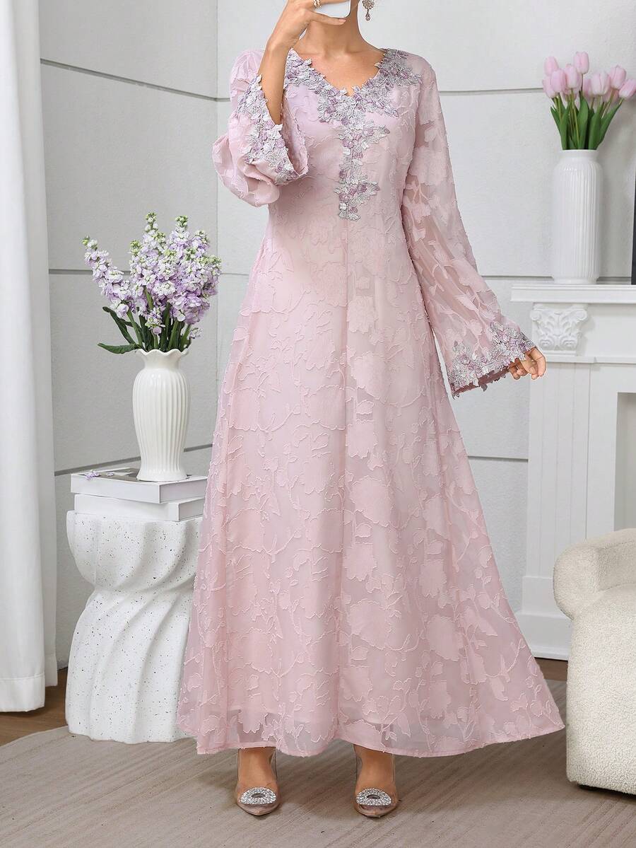 SHEIN Al Najma فستان طويل وردي بأكمام مطرزة وزهور وتريم زهري