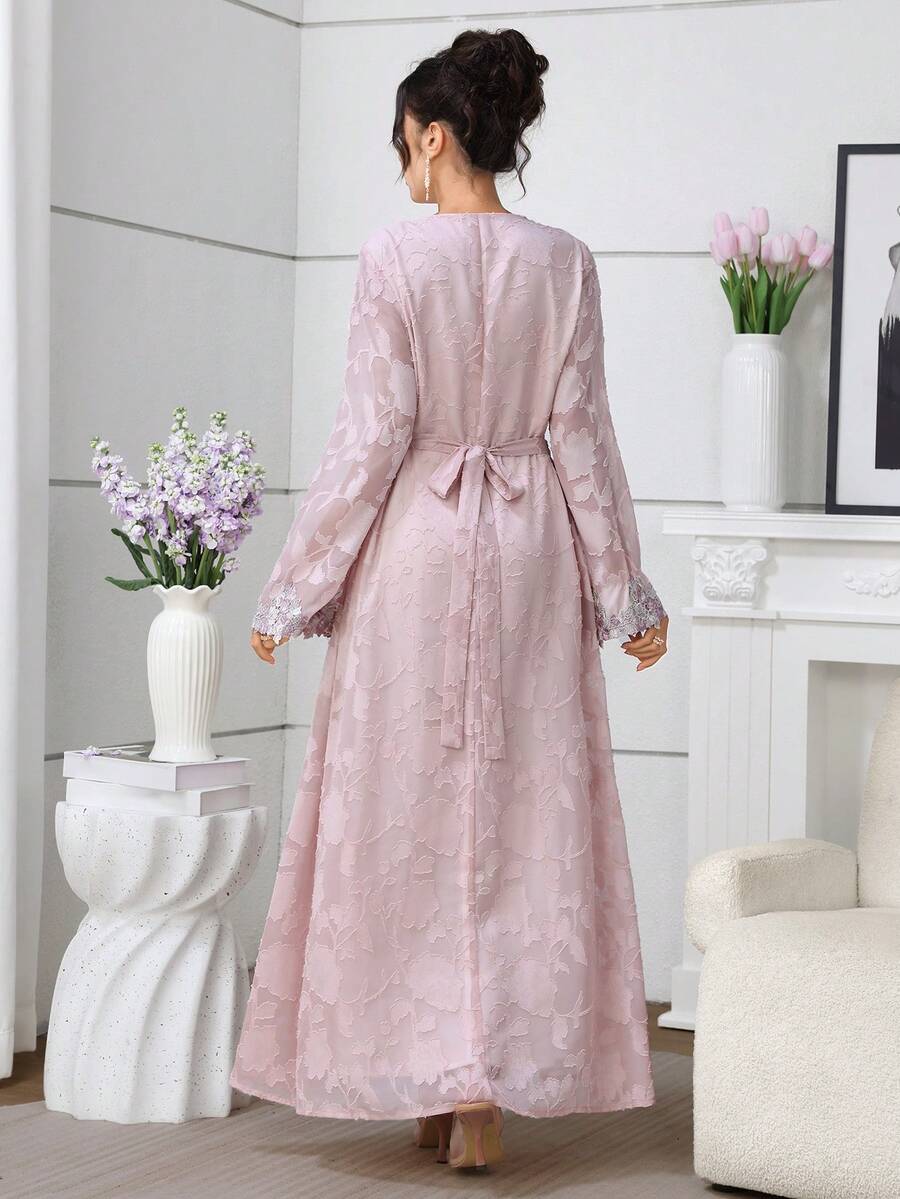 SHEIN Al Najma فستان طويل وردي بأكمام مطرزة وزهور وتريم زهري