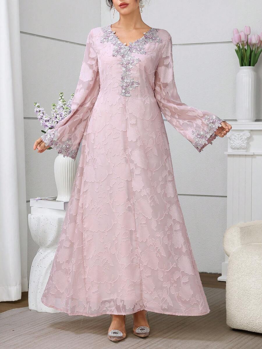 SHEIN Al Najma فستان طويل وردي بأكمام مطرزة وزهور وتريم زهري