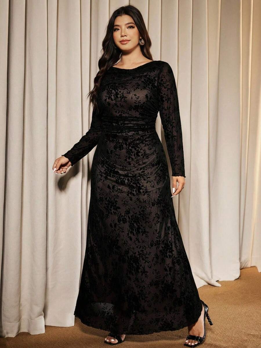 SHEIN Elaquor فستان أسود للمقاسات الكبيرة بطبعة أزهار وشبك