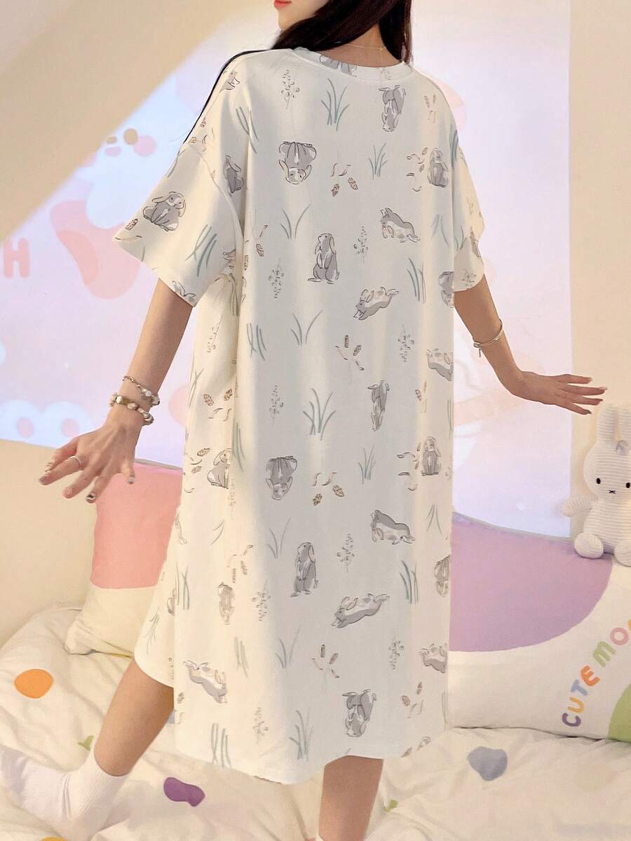 SHEIN ثوب نوم بطبعة أرانب مريح كاجوال