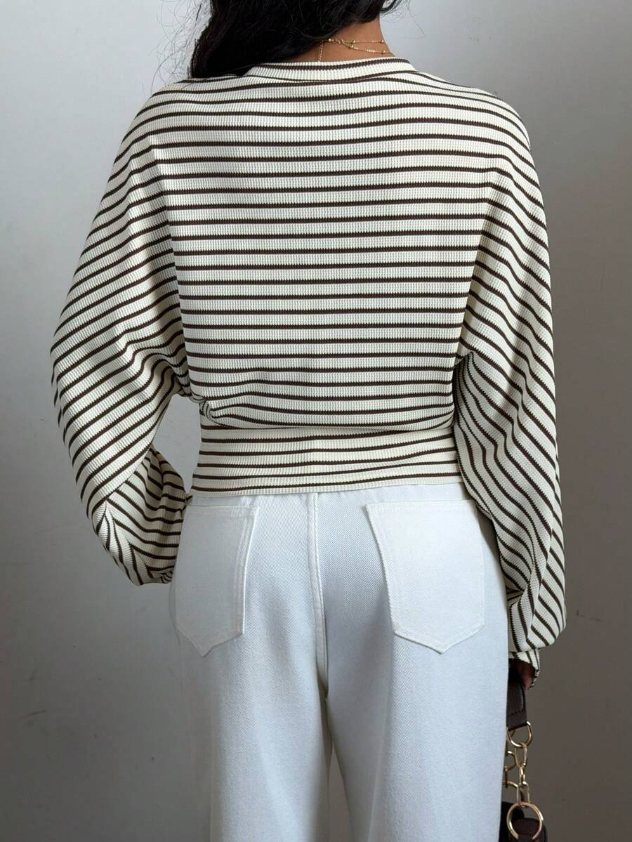 SHEIN Siren Gaze بلوزة بأكمام خفاش وطباعة خطوط كاجوال